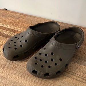 Brown crocs